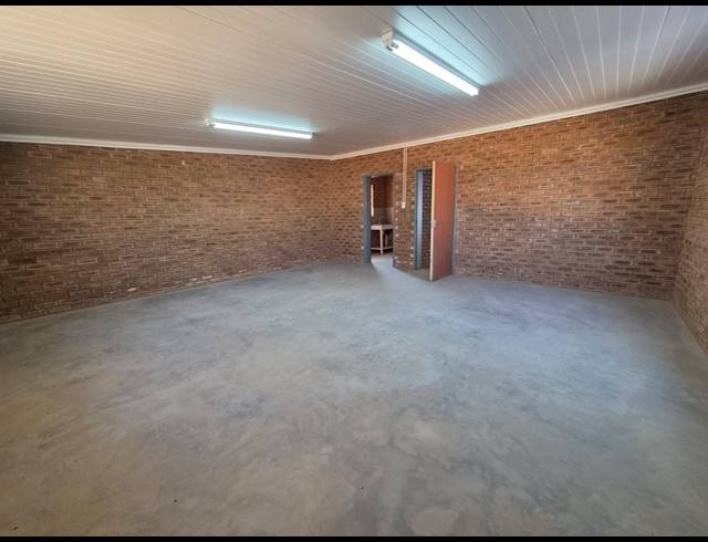 500M² WAREHOUSE TO LET IN BRENTWOOD PARK